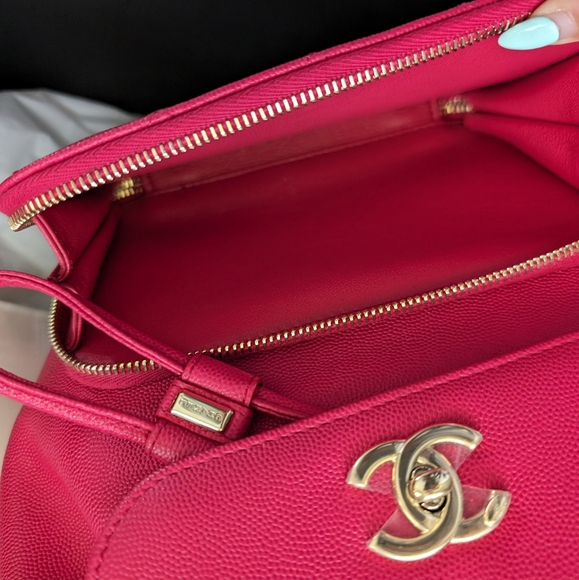 SOLD.$4000 direct Authentic Chanel business affinity red backpack, Caviar lea… - Picture 14 of 16